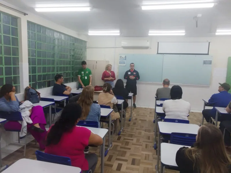 FME e S.R. Mampituba firmam parceria para curso social de natação