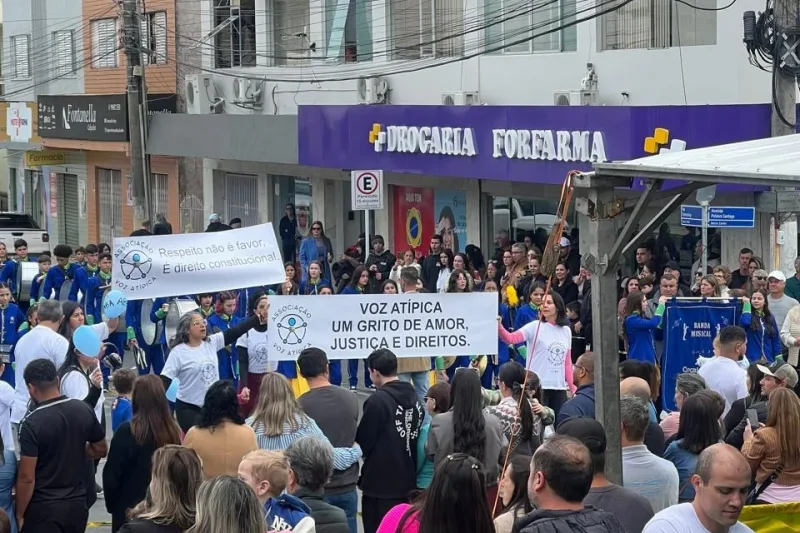 Atendimento a crianças autistas é suspenso em Cocal do Sul; pais protestam e prefeitura emite nota