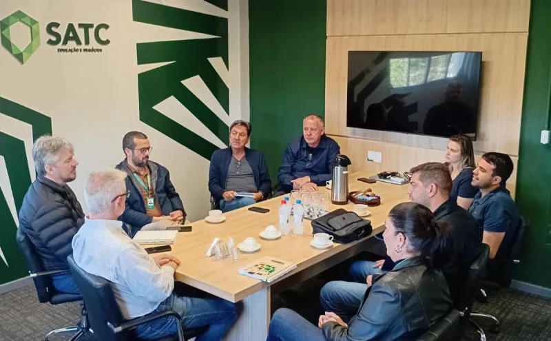 CIM-AMREC fortalece diálogo com a SATC para ampliar parcerias e projetos regionais