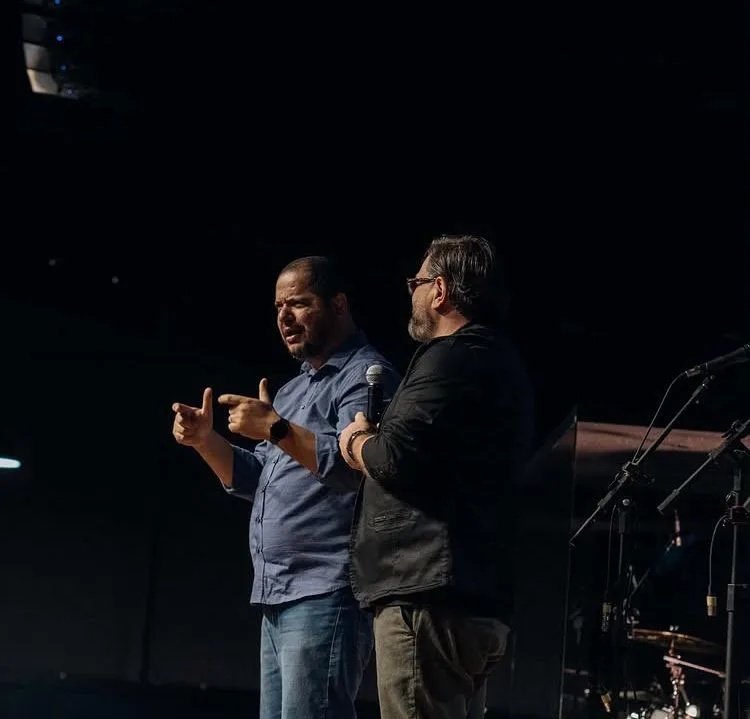 Igreja Abba Pai Church realiza culto histórico em Libras com pastor surdo em Criciúma