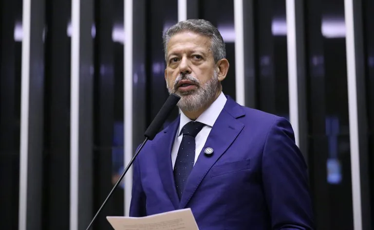 Câmara aprova projeto que isenta do Imposto de Renda quem ganha até R$ 5 mil por mês