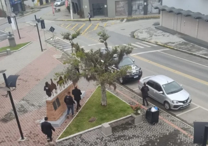 Funcionário da Câmara de Morro da Fumaça é preso em operação da Polícia e Receita Federal