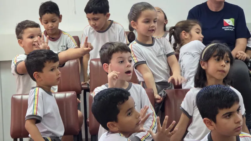 Crianças da rede municipal visitam a Câmara de Vereadores de Cocal do Sul