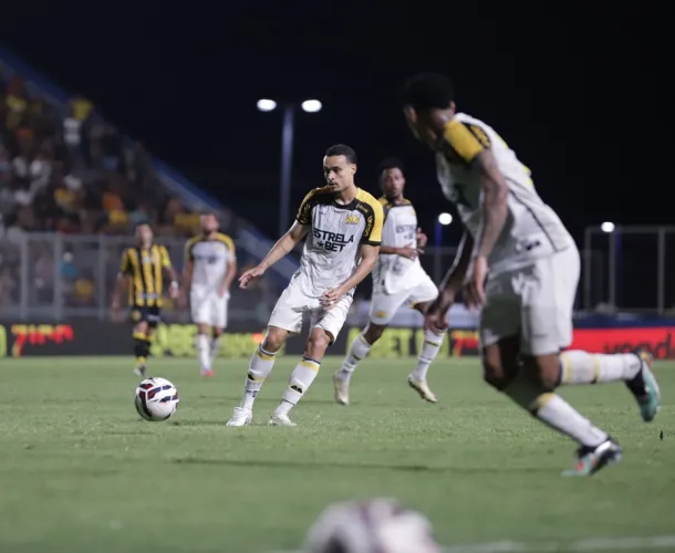 Em jogo com poucas chances, Criciúma sofre virada e deixa escapar 3 pontos