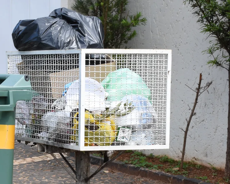 Moradores de Criciúma reclamam de falhas na coleta de lixo em vários bairros