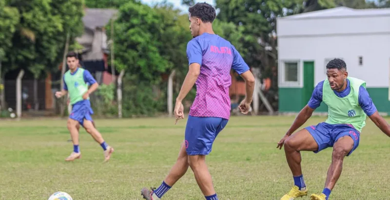 Caravaggio encaminha time em treino tático