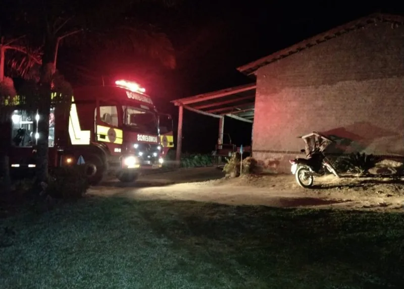 Incêndio destrói estufa de fumo em Urussanga e causa prejuízo de R$ 80 mil