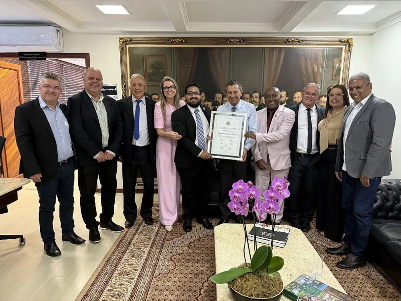 Câmara de Criciúma homenageia deputado Julio Garcia pelos 20 anos da Lei das APAEs