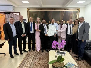 Câmara de Criciúma homenageia deputado Julio Garcia pelos 20 anos da Lei das APAEs