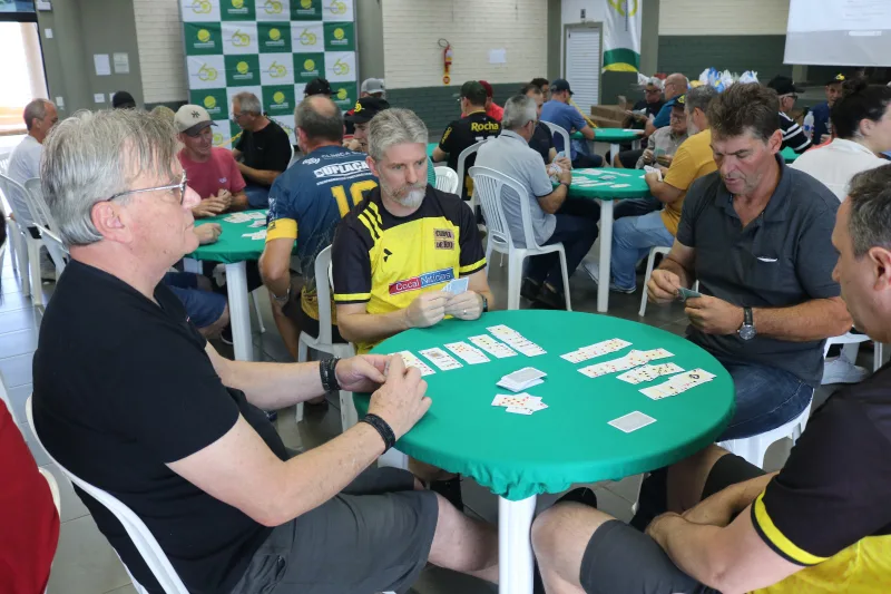 Torneio de Canastra da Coopercocal promete integração e boas disputas neste domingo