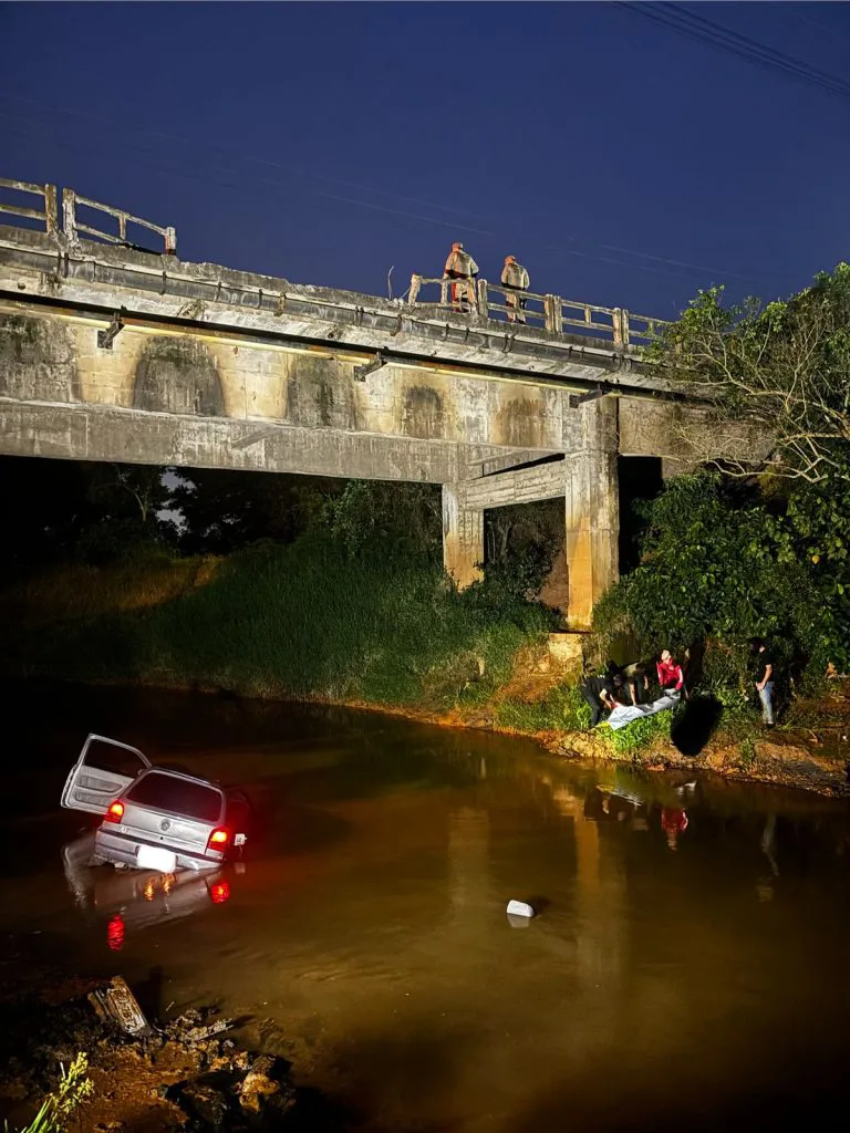 Homem morre após carro cair de ponte na Rodovia Gabriel Arns, em Forquilhinha
