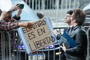 Milei consolida maioria no Congresso após eleições legislativas
