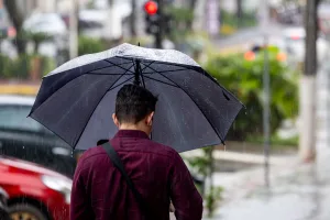 Semana começa com temporais isolados e chuva intensa em Santa Catarina
