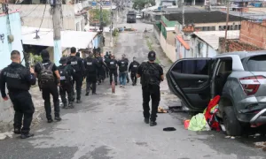 Operação no Rio de Janeiro contra facções criminosas registra 64 mortes