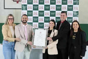 Sessão Especial celebra centenário da Escola Coelho Neto em Criciúma