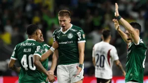 Em noite histórica, Palmeiras goleia LDU por 4 a 0 e avança à final da Libertadores