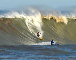 CBSurf 2025: Janela de espera para campeonato brasileiro de ondas grandes em Laguna abre no dia 5