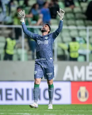 Gustavo brilha na Arena Condá e reacende o mistério: o ídolo carvoeiro foi vendido ou emprestado?