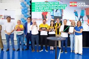 Com investimento de mais de R$ 8 milhões, governador inaugura obras em escola e nova quadra poliesportiva em Içara e Criciúma