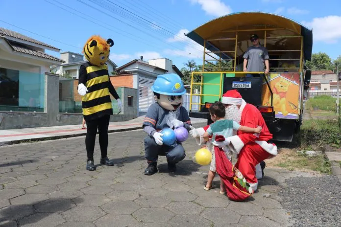 Coopercocal celebra o Natal com alegria, trenzinho e prêmios