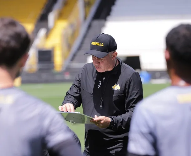 Criciúma renova com o técnico Eduardo Baptista