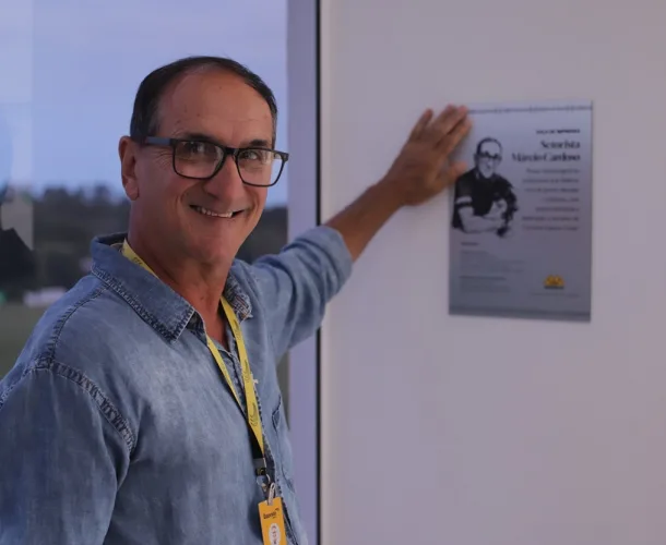 Sala de imprensa do CT homenageia Márcio Cardoso