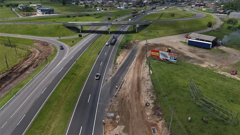 Obras de adequação de alça alteram acesso em Araranguá