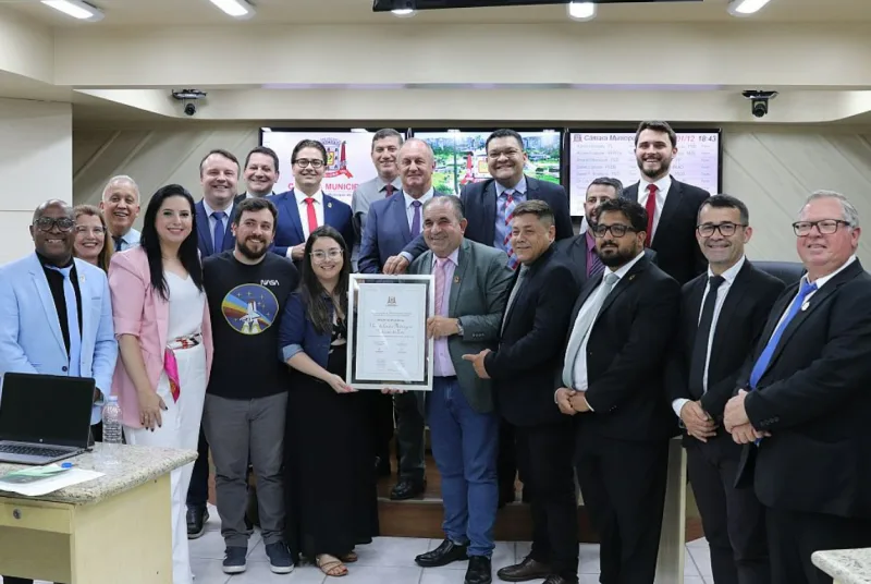 Câmara de Criciúma entrega Moção de Aplauso ao curta-metragem “Notícias da Lua”