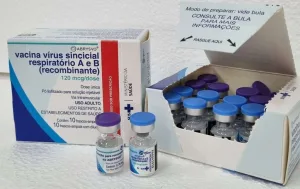 Santa Catarina inicia nesta sexta a distribuição de 25,8 mil doses da vacina contra o Vírus Sincicial Respiratório para gestantes