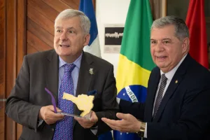 Em visita à Alesc, embaixador da Grécia busca fortalecer laços com Santa Catarina