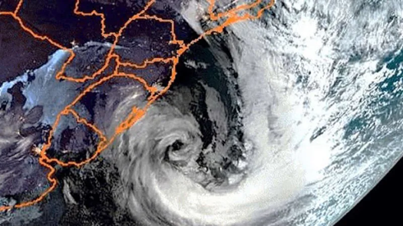 SC terá temporais, chuva intensa e risco de granizo com a chegada de ciclone
