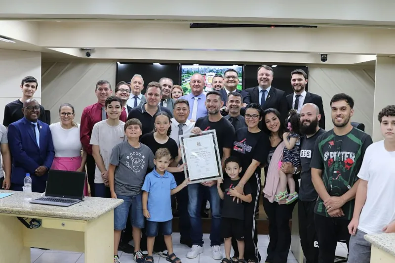 Câmara de Criciúma homenageia voluntários do Projeto Social CRIASBJJ-SC