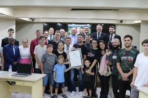 Câmara de Criciúma homenageia voluntários do Projeto Social CRIASBJJ-SC