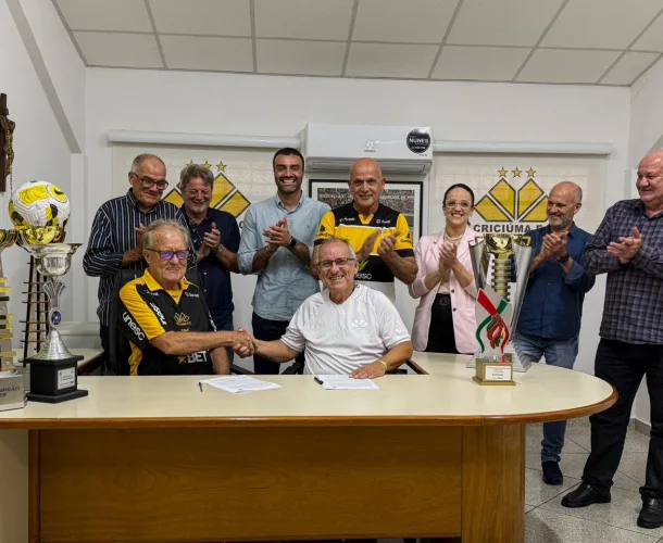 Criciúma E.C e Sicredi renovam parceria para a temporada 2026
