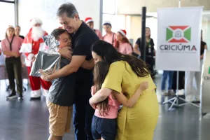 Criciúma inicia entrega de presentes a 524 crianças apadrinhadas
