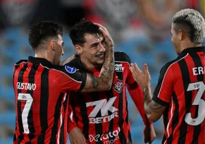 Vitória volta a preocupar o Criciúma: dívida por Claudinho segue sem pagamento e novos problemas aparecem