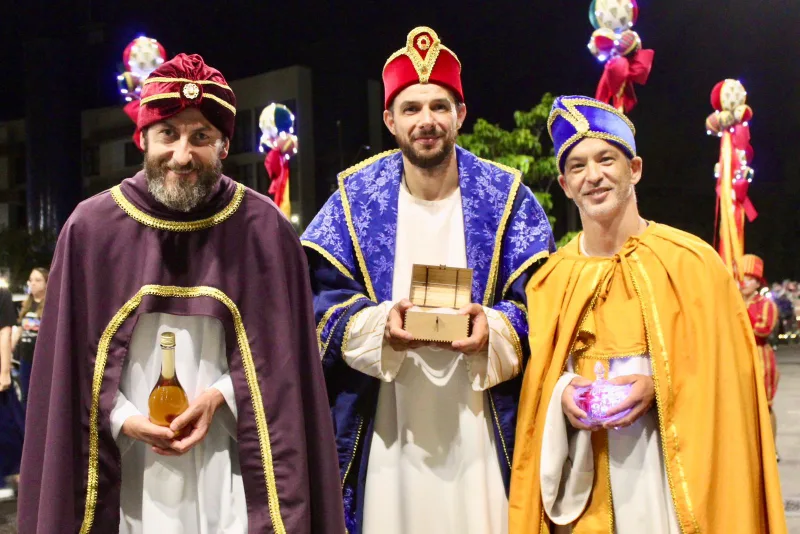 Natal do Centenário: Desfiles temáticos levam magia e encanto aos bairros de Criciúma