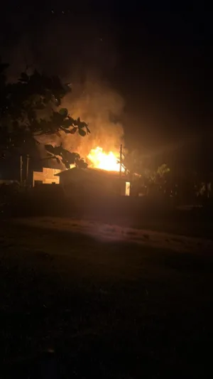 Incêndio atinge residência no Balneário Esplanada, em Jaguaruna