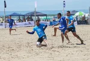 4ª edição do Praião começa com arena lotada e jogos equilibrados no Balneário Rincão