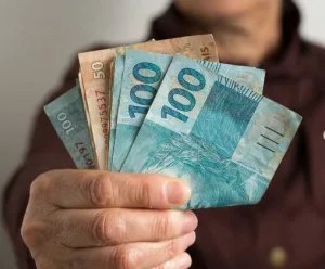 Novo salário mínimo será de R$ 1.621 em 2026
