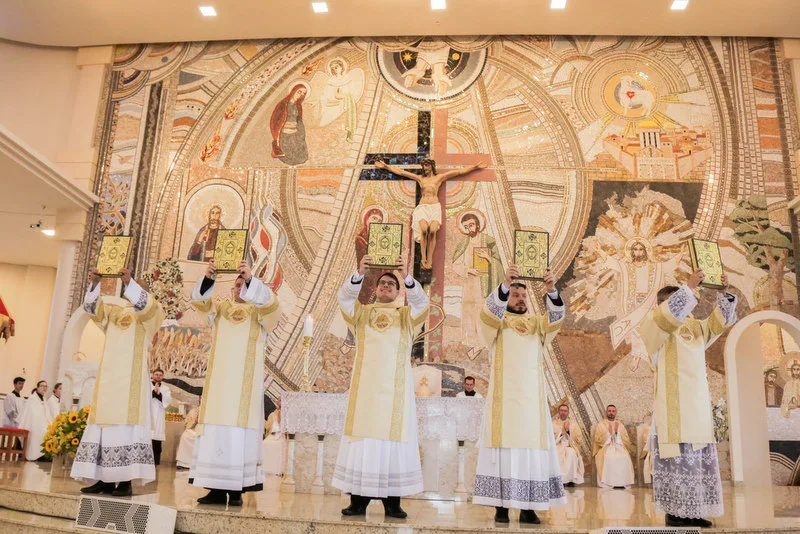Cinco seminaristas são ordenados diáconos na Diocese de Criciúma
