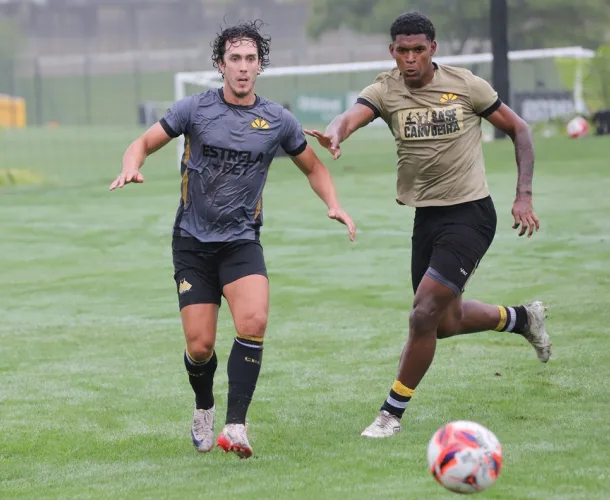 Coletivo com o Sub-20 no último treino de 2025