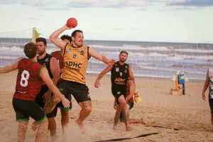 Criciúma é campeã nas categorias masculina e feminina do Handebol Beach