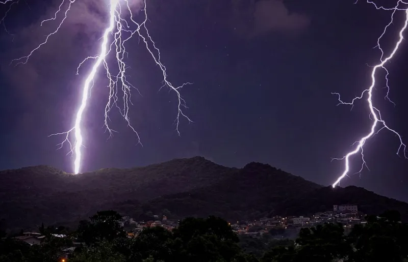 Semana típica de verão termina com temporais intensos em Santa Catarina