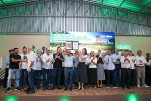 Em Nova Veneza, governador assina ordem de serviço para pavimentação da Rodovia Transpolenteira