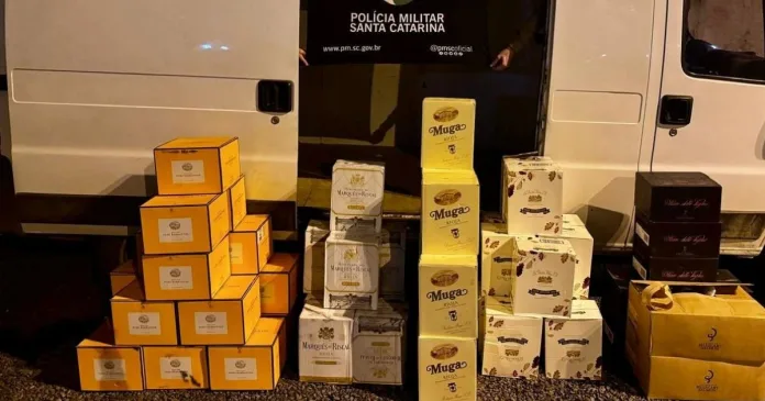 PM apreende 390 garrafas de bebidas estrangeiras em Cocal do Sul
