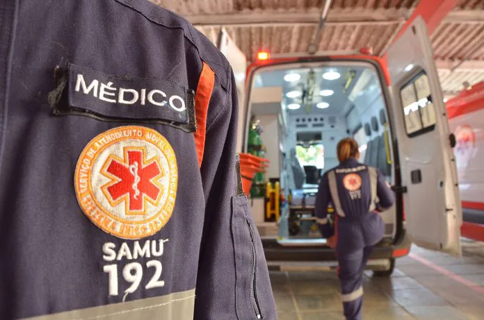 Colisão deixa mulher presa às ferragens do carro em Baln. Rincão