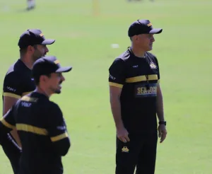 Eduardo Baptista inicia a preparação tática da equipe