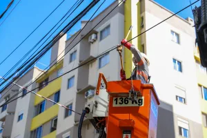 Operação Limpa Fios avança no bairro Comerciário, em Criciúma, com nova etapa de execução