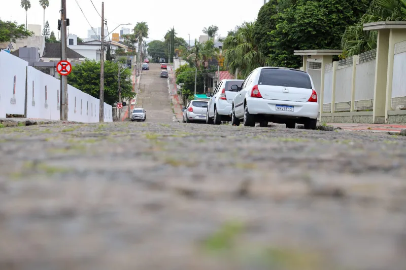 Rua Benjamin Bristot passa a operar em mão única no bairro Michel, em Criciúma